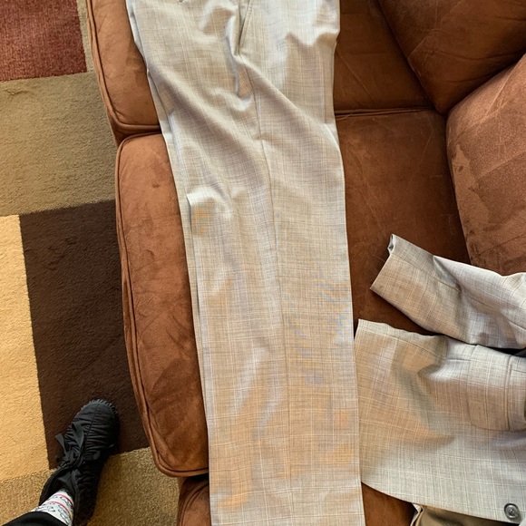 Suits - Picture 2 of 4